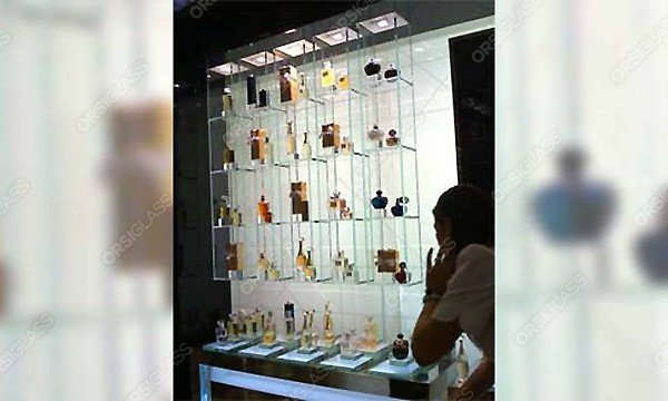 Présentoir en collage UV