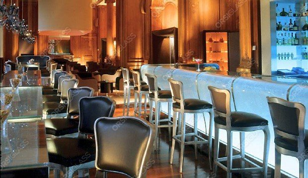 Fabrication à l'identique pour entretien et réparation des verres bombés du bar d'un grand palace parisien