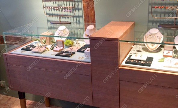 Collage UV sur verre feuilleté