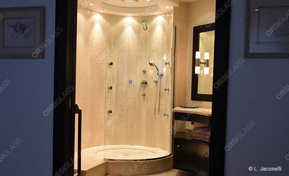 Cabine de douche en verre bombé