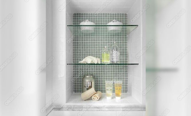 Etagères en verre pour salle de bain