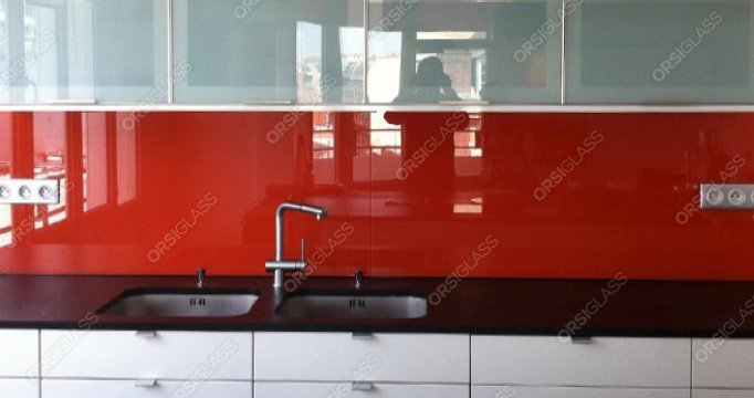Crédence cuisine en verre laqué