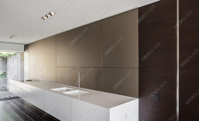 Revêtement mural en verre